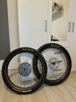 EIE carbon wheelset
