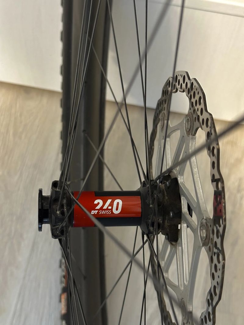 EIE carbon wheelset