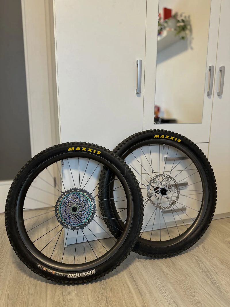EIE carbon wheelset