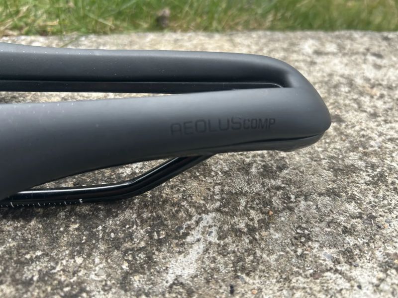 Silniční pánské sedlo 