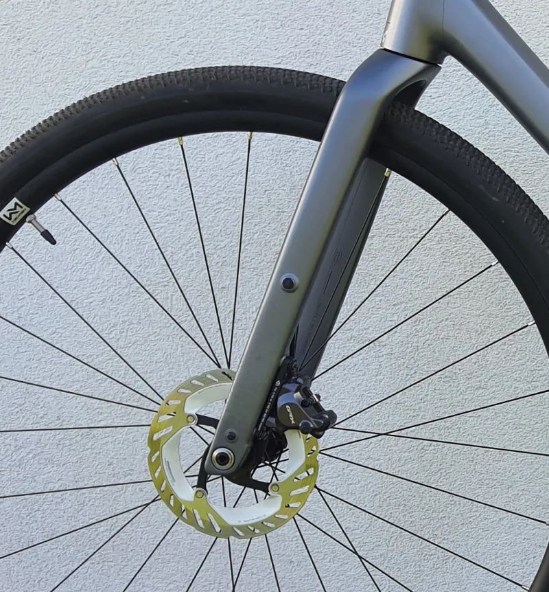 Cube Nuroad SLX ashgrey´n´grey 2026 (99% ochranný polep, včetně příslušenství)