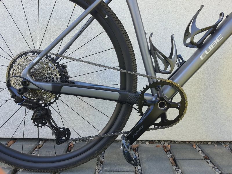 Cube Nuroad SLX ashgrey´n´grey 2026 (99% ochranný polep, včetně příslušenství)