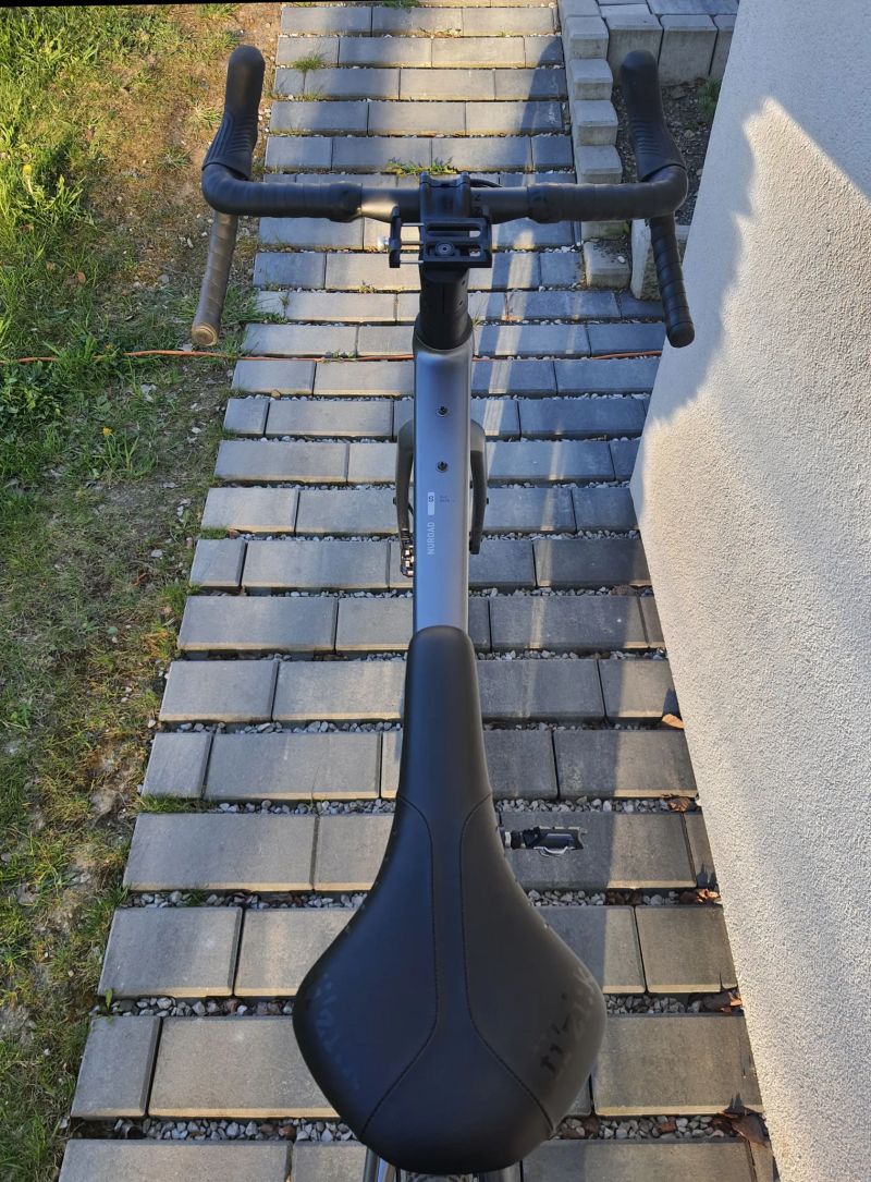 Cube Nuroad SLX ashgrey´n´grey 2026 (99% ochranný polep, včetně příslušenství)