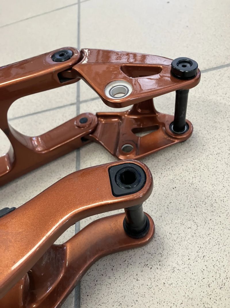 Tlumič+karbon. zadní stavba Trek TOP FUEL gen3 2022-24 S-XL