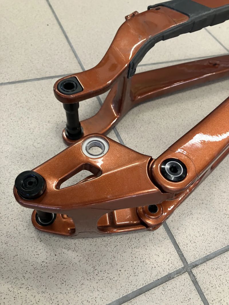 Tlumič+karbon. zadní stavba Trek TOP FUEL gen3 2022-24 S-XL