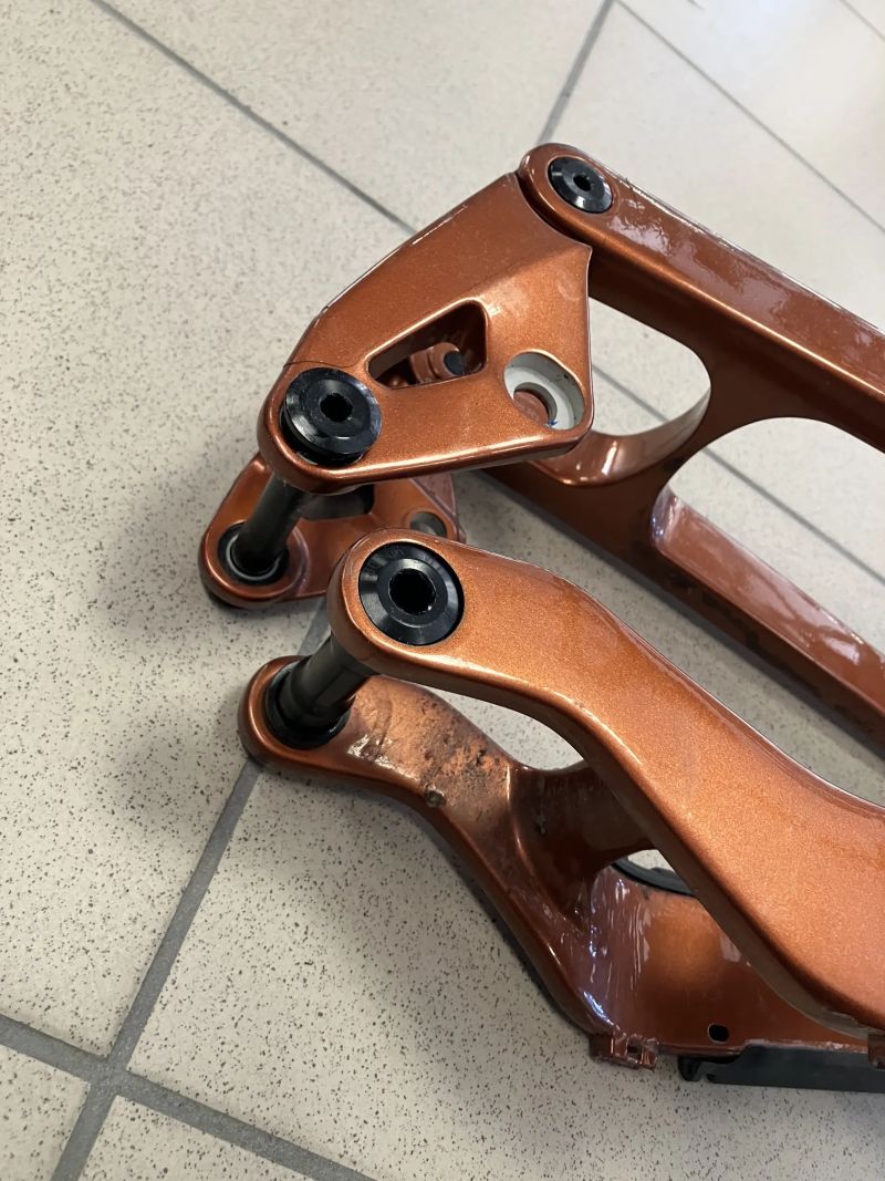 Tlumič+karbon. zadní stavba Trek TOP FUEL gen3 2022-24 S-XL