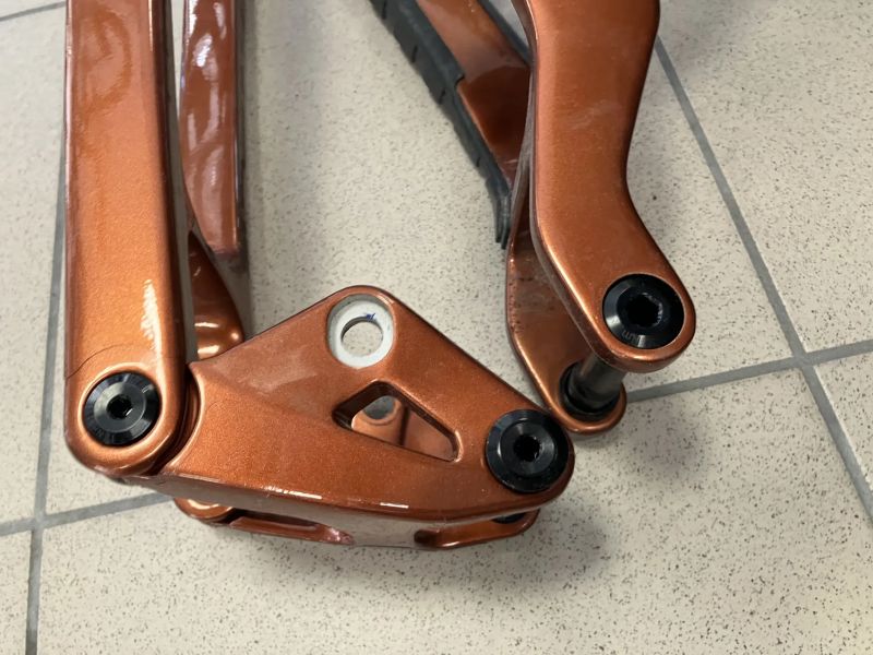 Tlumič+karbon. zadní stavba Trek TOP FUEL gen3 2022-24 S-XL