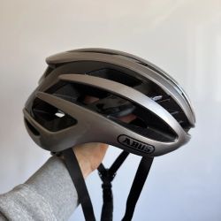 Cyklistická helma Abus AirBreaker Gleam Silver Medium