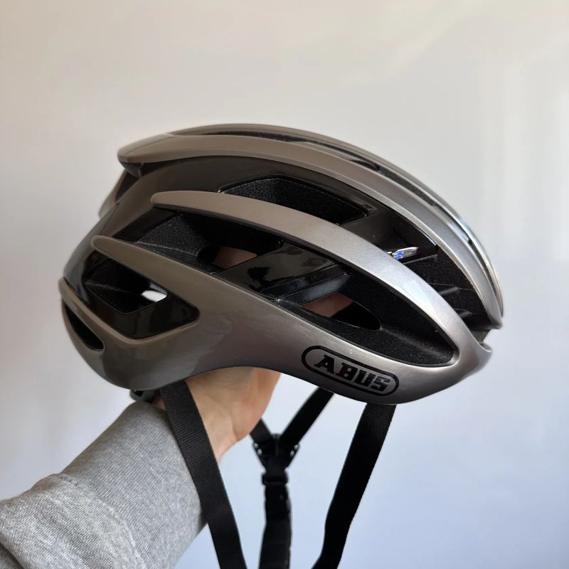 Cyklistická helma Abus AirBreaker Gleam Silver Medium