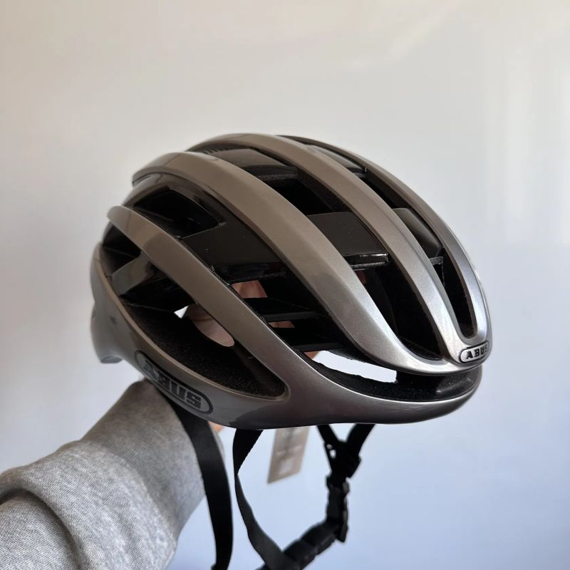 Cyklistická helma Abus AirBreaker Gleam Silver Medium