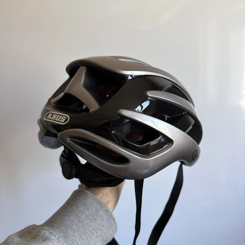 Cyklistická helma Abus AirBreaker Gleam Silver Medium