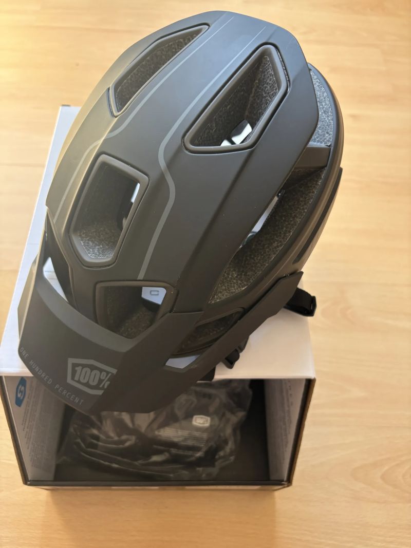 100% helma ALTEC Fidlock - černá. XS-S