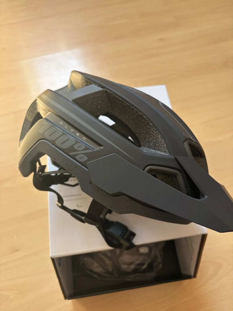 100% helma ALTEC Fidlock - černá. XS-S