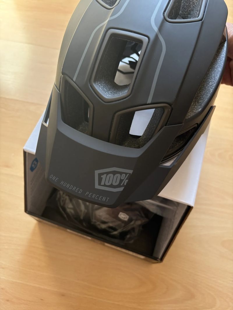 100% helma ALTEC Fidlock - černá. XS-S