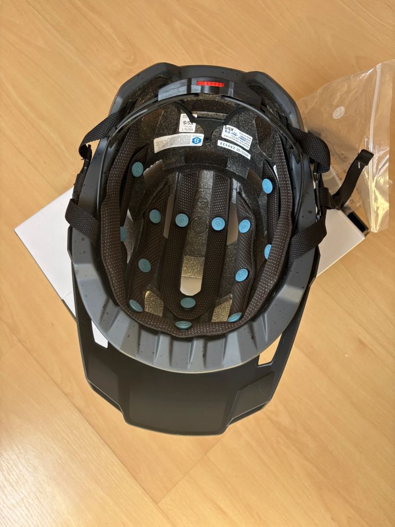 100% helma ALTEC Fidlock - černá. XS-S