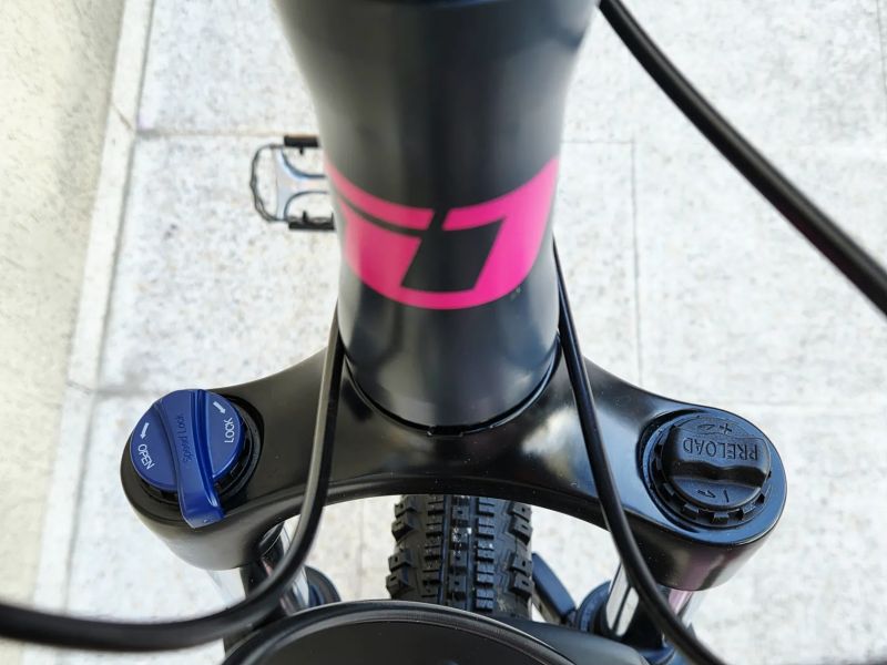 #64 Zánovní dámské kolo Dema 29“ pro 155-170 cm