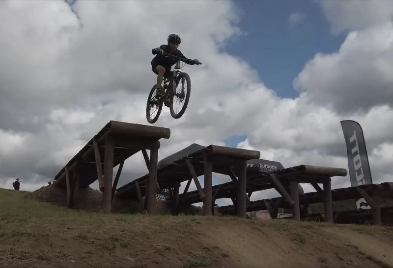 Celoodpružené kolo Cannondale Jekyll SL 4000 JARNÍ SLEVA 