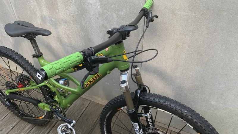 Celoodpružené kolo Cannondale Jekyll SL 4000 JARNÍ SLEVA 