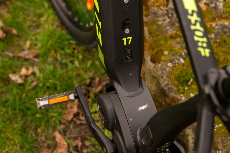 Horské elektrokolo DEMA – Bosch Performance CX 