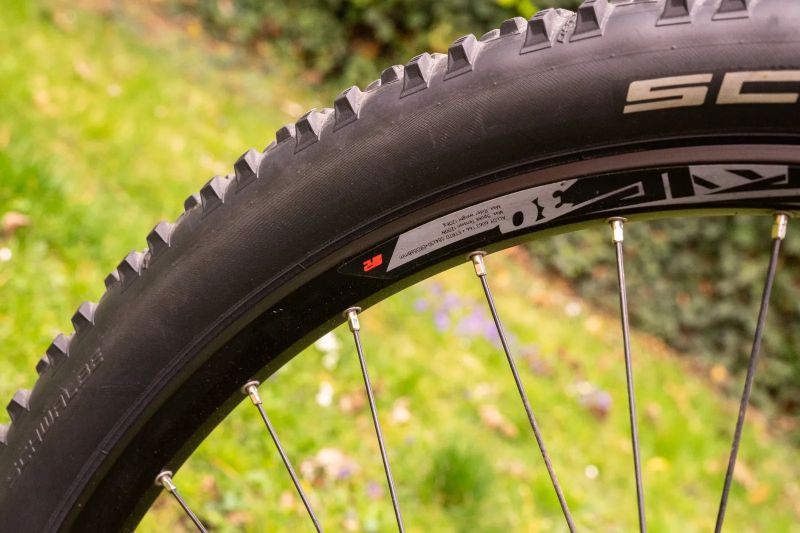 Horské elektrokolo DEMA – Bosch Performance CX 