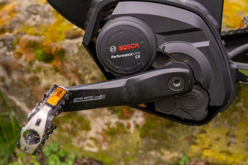 Horské elektrokolo DEMA – Bosch Performance CX 