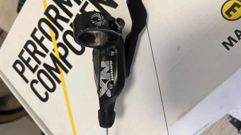 set přehazovačka sram x01, řazení sram nx, kazeta sram gx, brzdy L+P s kotouči shimano mt-501
