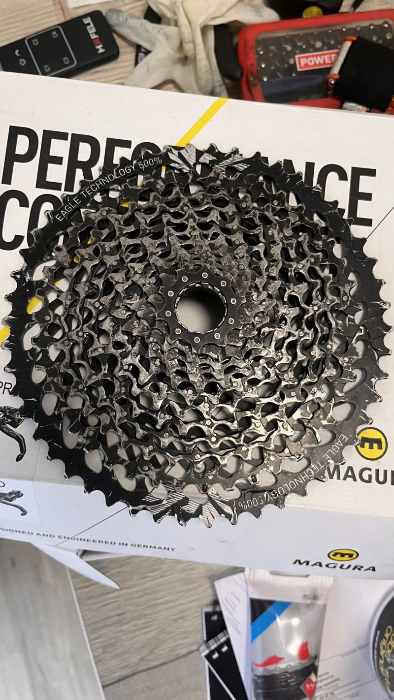 set přehazovačka sram x01, řazení sram nx, kazeta sram gx, brzdy L+P s kotouči shimano mt-501