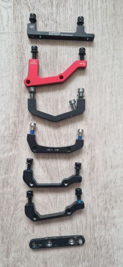 Držáky mtb trmenu, adaptéry, matice
