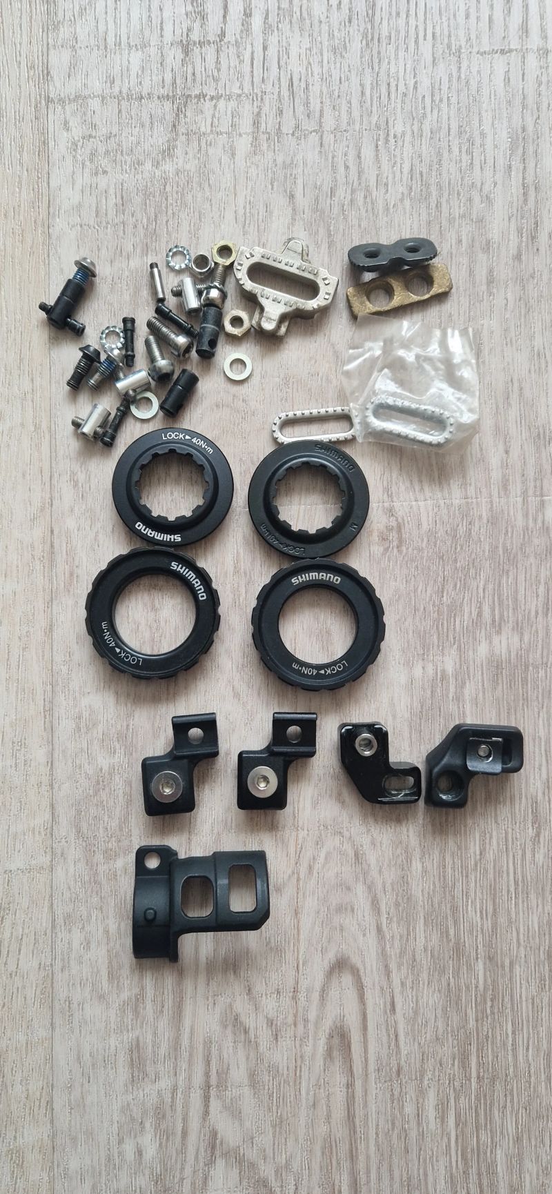 Držáky mtb trmenu, adaptéry, matice