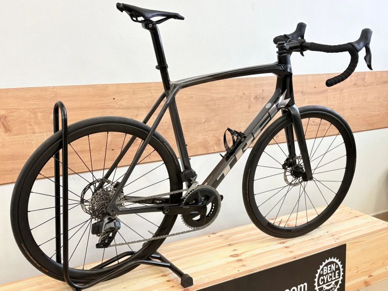 Trek Emonda - Axs - wattmetr - karbonová kola bontrager