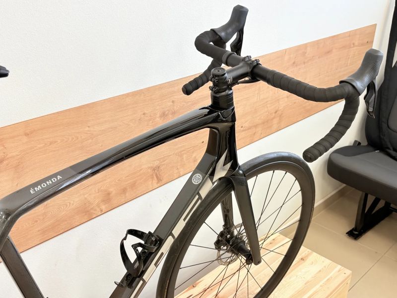 Trek Emonda - Axs - wattmetr - karbonová kola bontrager