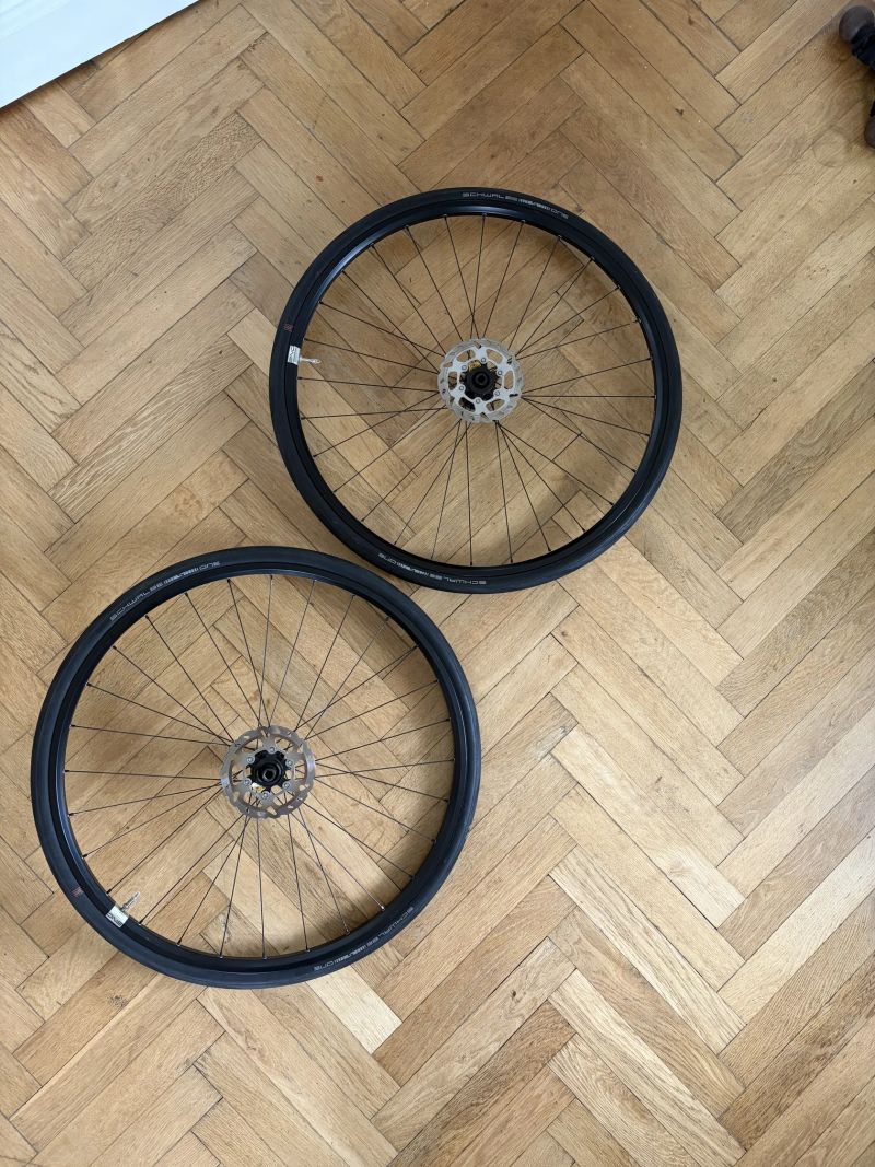 Zapletena kola One1 s plasti Schwalbe One Performance