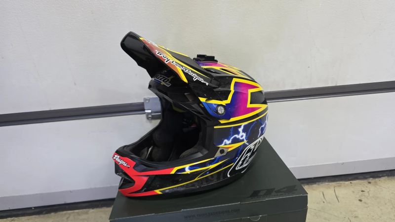 Troy Lee Designs d4 carbon M