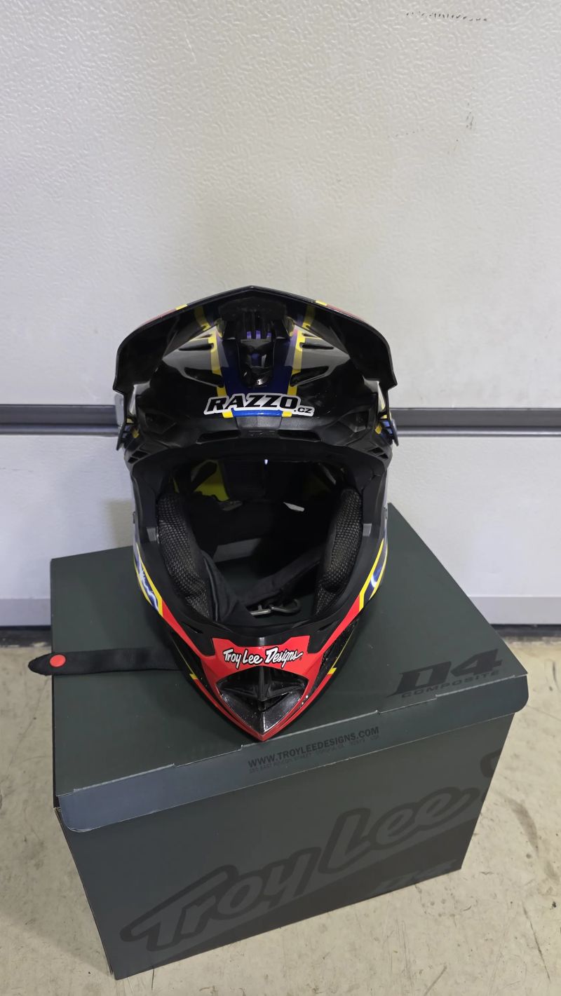 Troy Lee Designs d4 carbon M