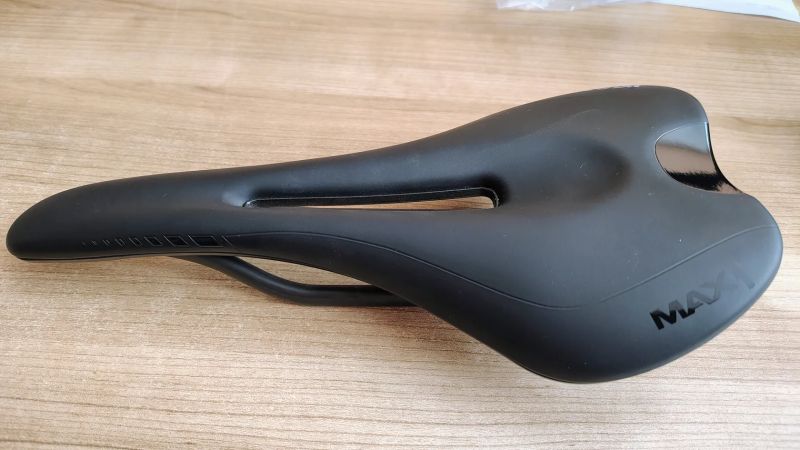 Sedlo Max1 Evo Carbon Hole