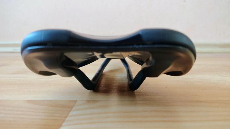 Sedlo Max1 Evo Carbon Hole