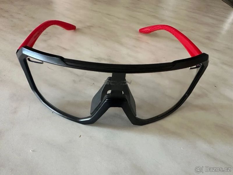 Nové fotochromatické cyklistické brýle značky SCVCN