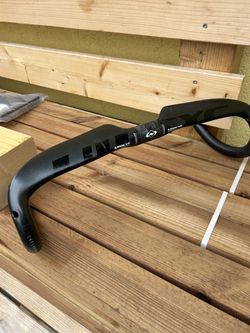 Karbonová aero řidítka Ullicyc