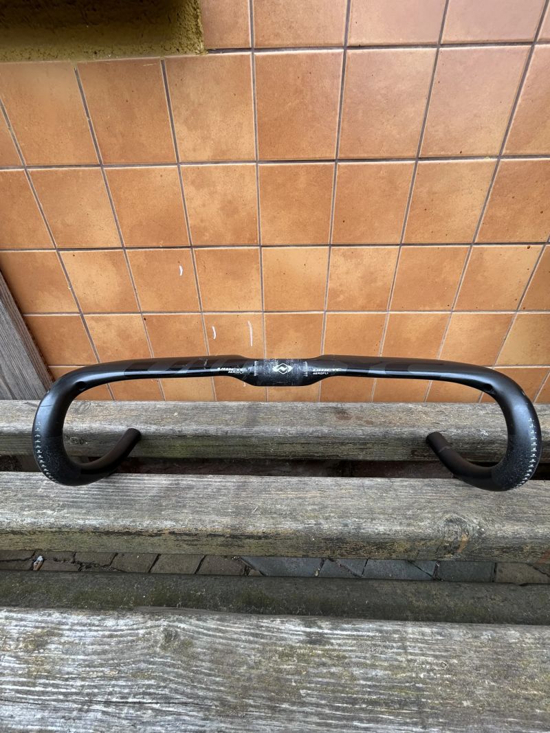 Karbonová aero řidítka Ullicyc