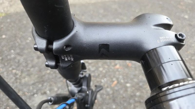 Juniorské kolo MAXBIKE 26" Černo/MODRÉ – Deore, vzduchová vidlice, 11–46 kazeta