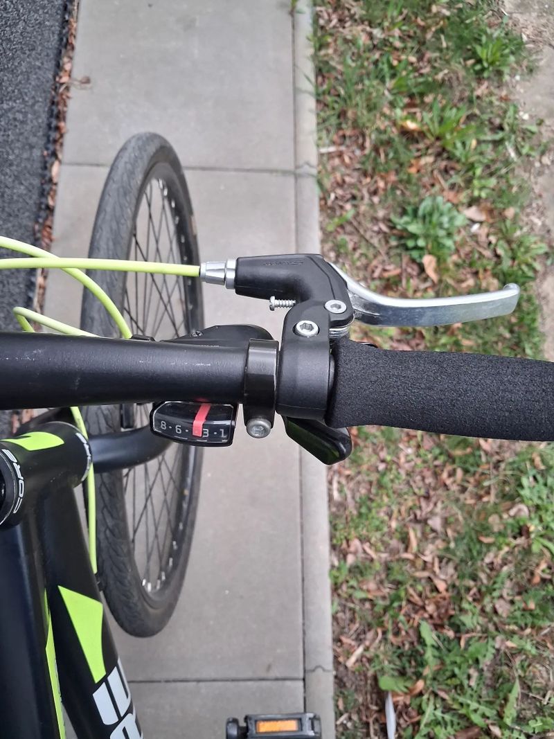 Core Razor WX2 26"+ helma Specialized zdarma