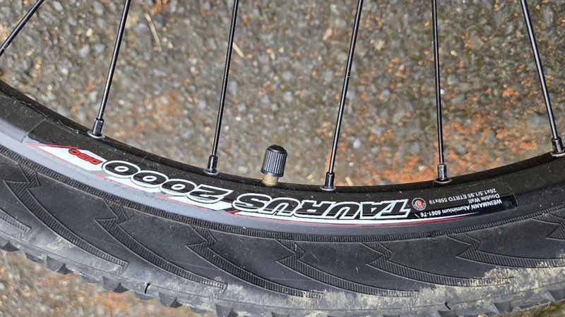 Juniorské kolo MAXBIKE 26" Černo/ZELENÉ – Deore, vzduchová vidlice, 11–46 kazeta