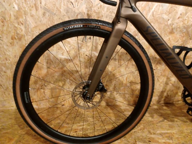 Specialized Diverge Expert Carbon - 2025 SRAM Rival eTap AXS/GX EAGLE AXS, velikost rámu M 