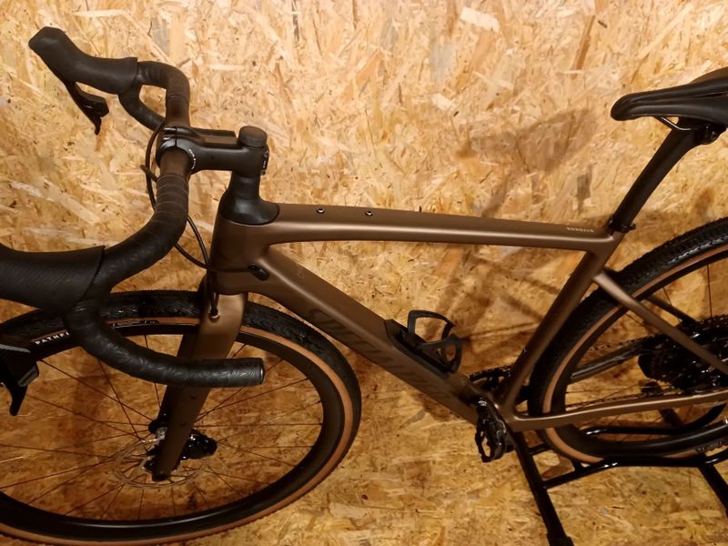 Specialized Diverge Expert Carbon - 2025 SRAM Rival eTap AXS/GX EAGLE AXS, velikost rámu M 