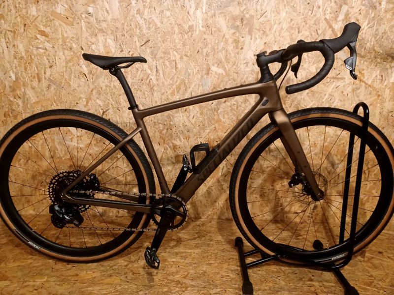 Specialized Diverge Expert Carbon - 2025 SRAM Rival eTap AXS/GX EAGLE AXS, velikost rámu M 