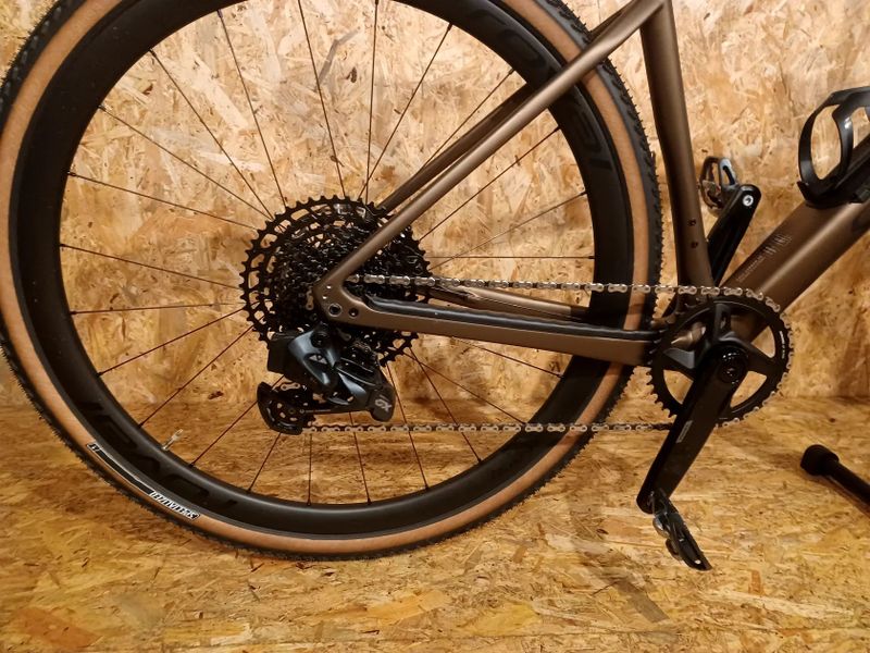 Specialized Diverge Expert Carbon - 2025 SRAM Rival eTap AXS/GX EAGLE AXS, velikost rámu M 