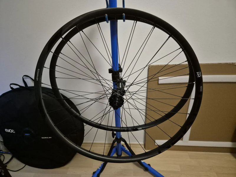 Newmen Advanced SL X.A.25 29" 6-bolt Carbon Boost SRAM XDR 1270g karbon