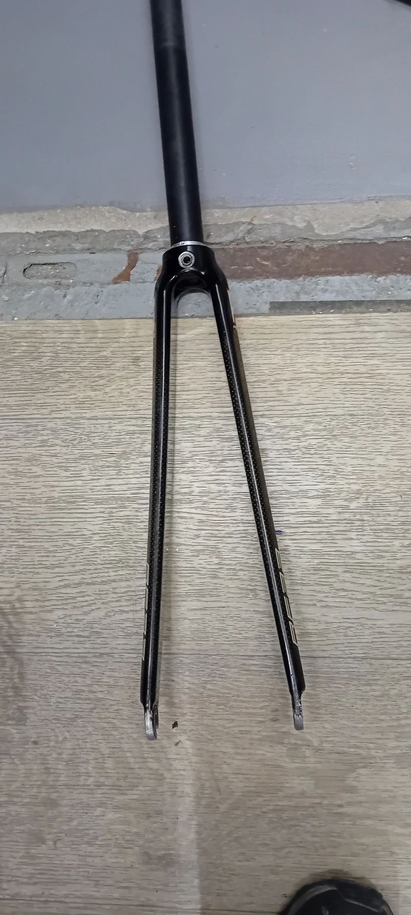 Karbonová vidlice Pells