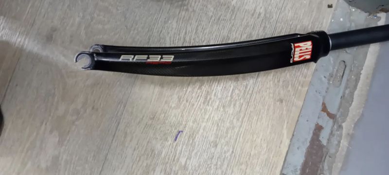 Karbonová vidlice Pells