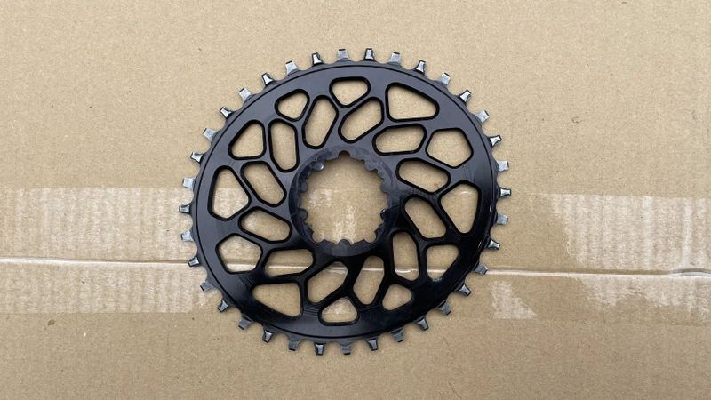 Absolute Black ovál CX 36z